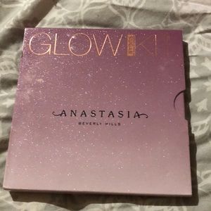 Anastasia BH highlighter palette Glow Kit Sugar
